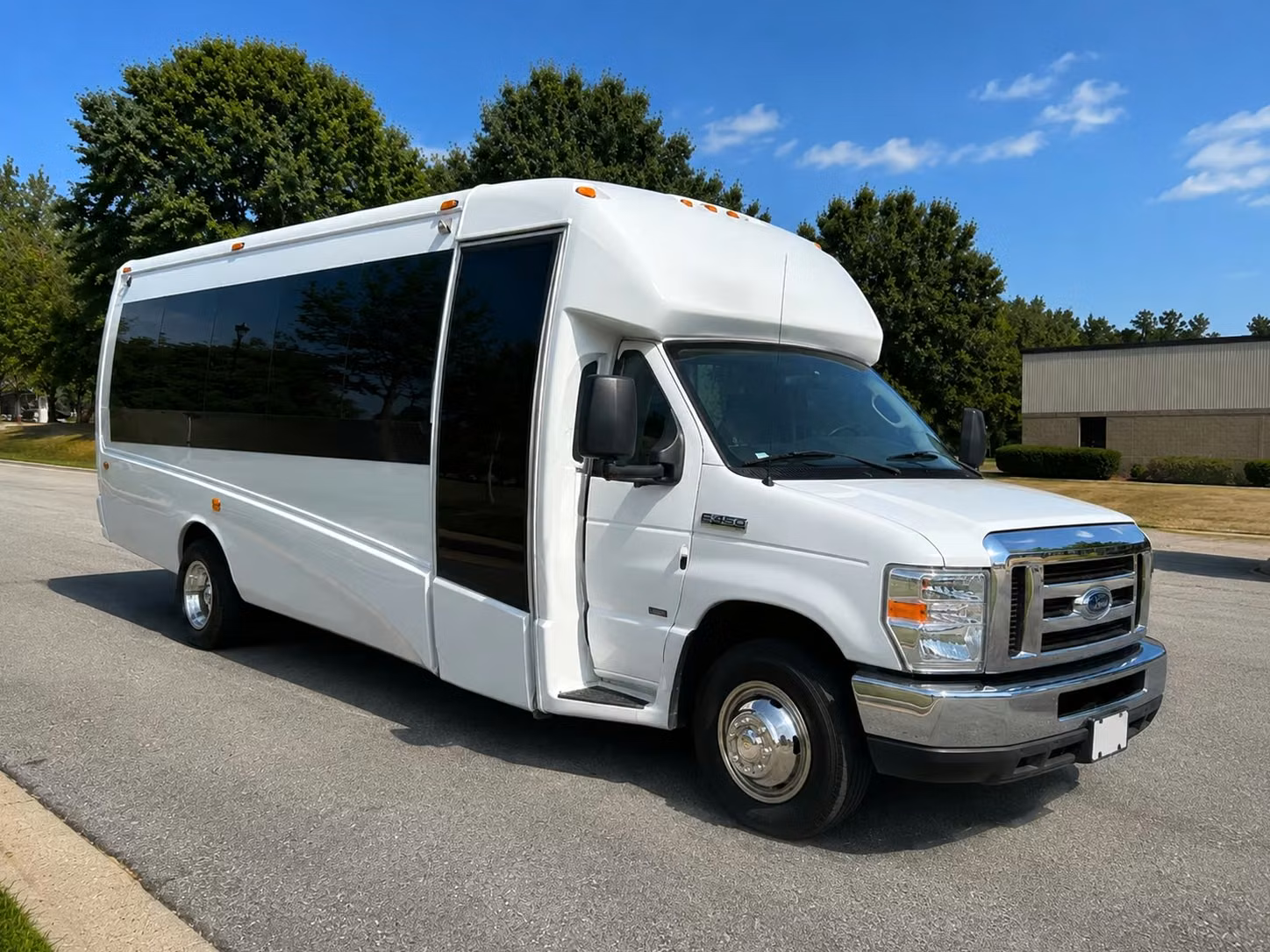 conroe 20 passenger minibus rental