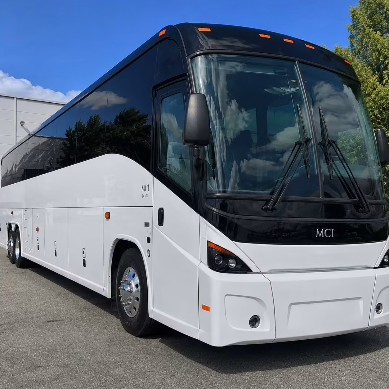 daily commuter shuttle routes between conroe and the woodlands