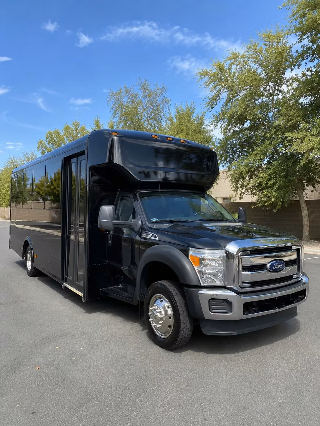 lake conroe bachelorette party bus rentals and weekend transportation