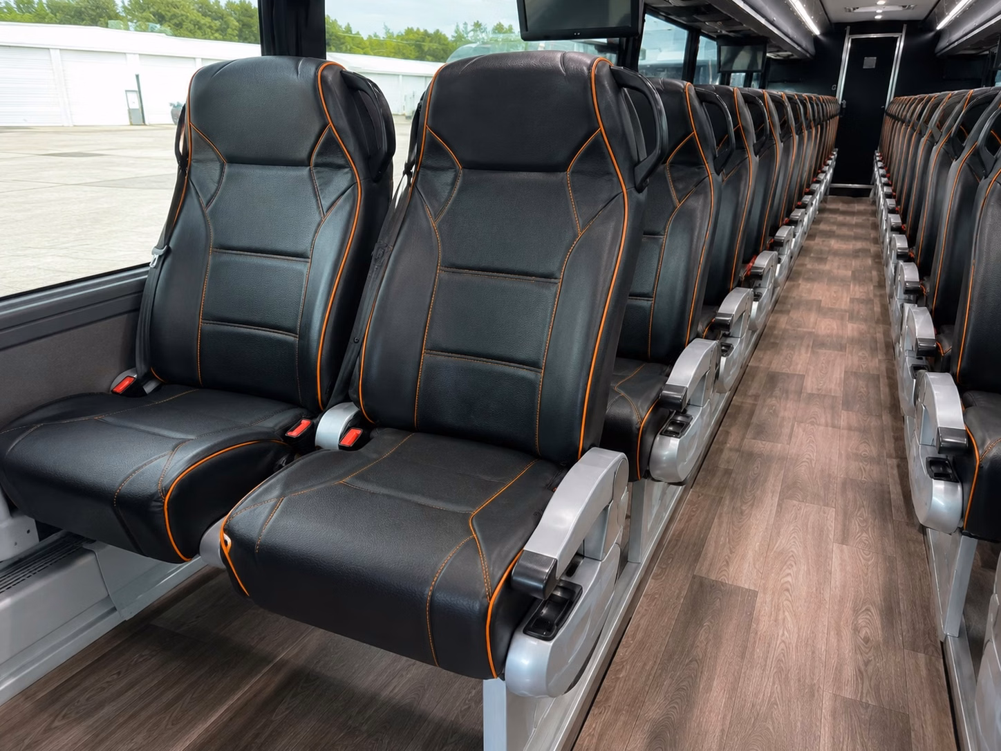 shuttle buses for conroe wedding venues on lake conroe and beyond